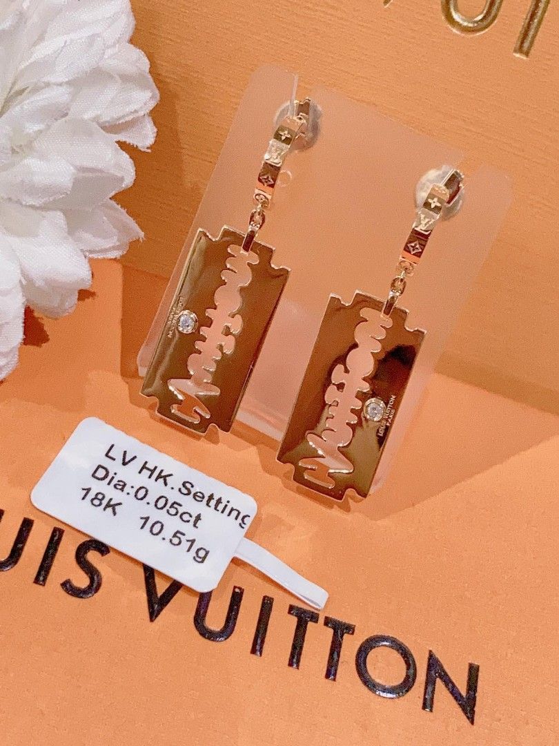 Louis Vuitton Mother of Pearl Earring, Women's Fashion, Jewelry &  Organizers, Earrings on Carousell