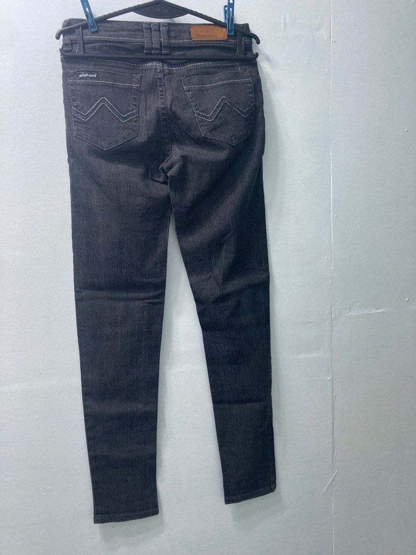Wranco Dark Jeans 👖 Size 25 (Category: Jeans) located in Taguig. Submitted by 9jadotcom (Listing ID 1210921587, Image 3). Description: Wranco Jeans 👖 Size 25 Slim fit RFS - Hindi na kasya, sis. Matagal na nakatago ito, but I just cannot let it go. Getting my pre-pregnancy waistline doesn’t seem to be something I should aspire for. I decided (finally, after several years) to accept myself for the new size I’m in, therefore I’m selling them to le