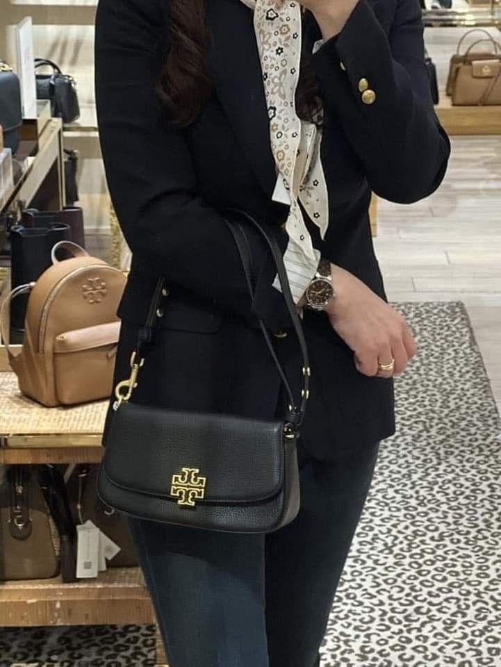 🍀 TB Britten Convertible Cbody (Category: Luxury Bags & Wallets) located in Manila. Submitted by vera.prudence (Listing ID 1210925656, Image 1). Description: 🍀 TB Britten Convertible Cbody ▪️22*7*13cm 💰 P2,800 ▪️Actual photo ▪️Plus SF.