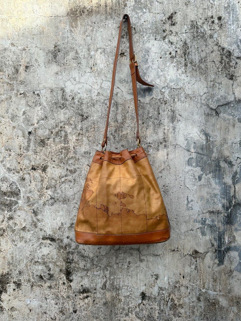 Alviero martini on sale bucket bag