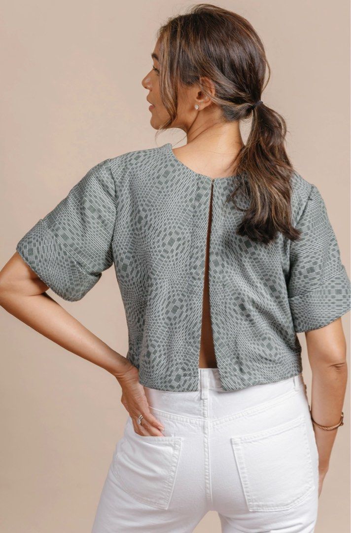 Anthill Kinaiya Chaketa (Category: Others Tops) located in Makati City. Submitted by stfbg (Listing ID 1210963996, Image 2). Description: Worn once. Rfs: too small on me. Bought for 4,999 + sf.
