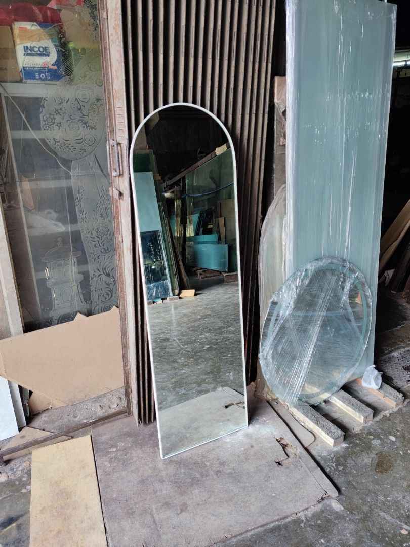 Arc Mirror framed (Category: Mirrors) located in Malabon City. Submitted by mirrors.ph (Listing ID 1210952050, Image 3). Description: Arc mirror with white aluminum frame and plywood backing. Using 6mm thick copper free mirror. Size: 1.5ft x 5ft P2025 Add P200 if with back hook. Available colors gold, glossy black, matte black, white and silver aluminum frame. Customize sizes and shapes are welcome..