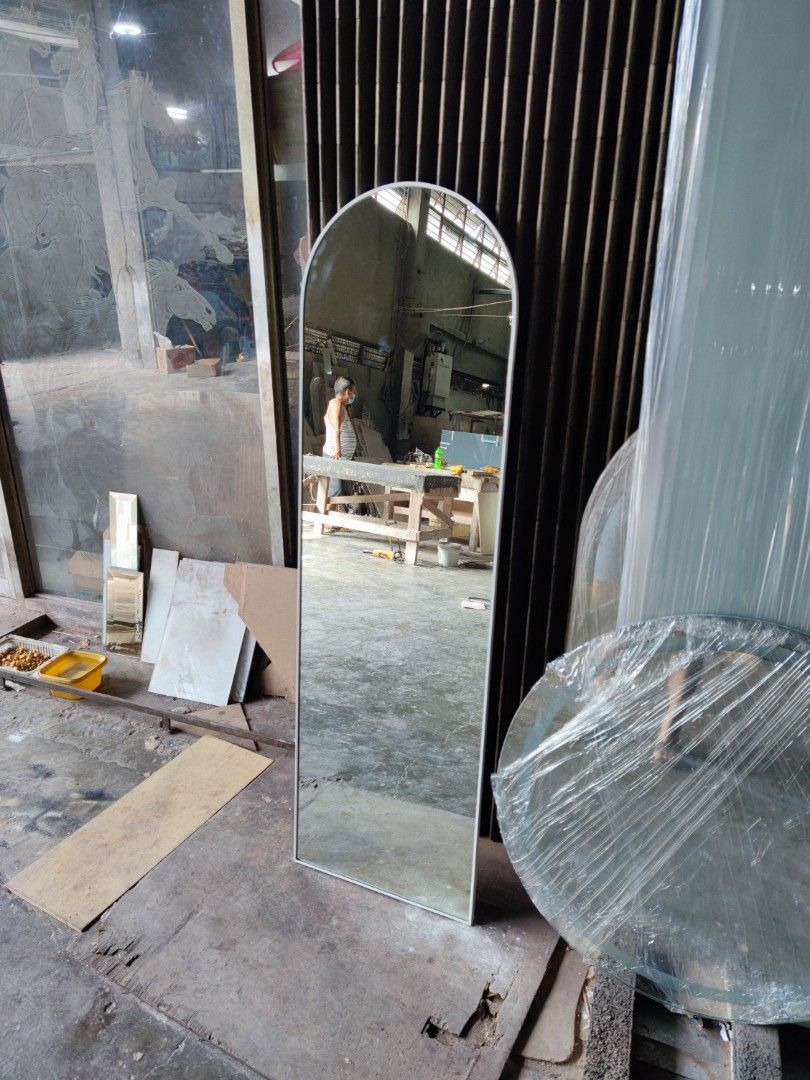 Arc Mirror framed (Category: Mirrors) located in Malabon City. Submitted by mirrors.ph (Listing ID 1210952050, Image 2). Description: Arc mirror with white aluminum frame and plywood backing. Using 6mm thick copper free mirror. Size: 1.5ft x 5ft P2025 Add P200 if with back hook. Available colors gold, glossy black, matte black, white and silver aluminum frame. Customize sizes and shapes are welcome..