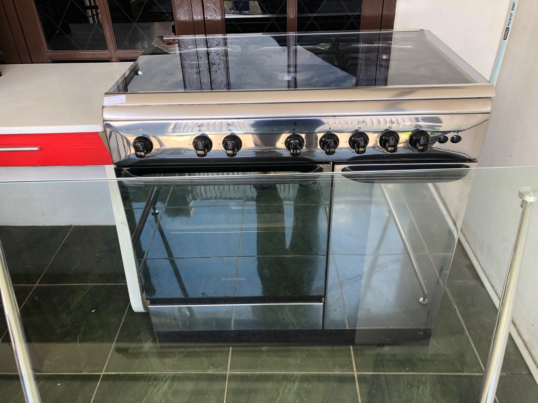 Ariston Kompor Freestanding New Roma C96SG1 5 Tungku. Ini ada di daerah Sawah Baru Ciputat