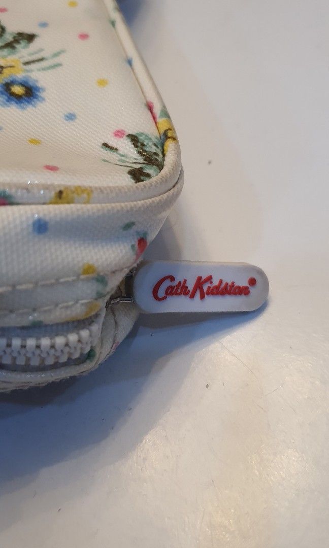 Authentix cath kidston pouch (Category: Luxury Bags & Wallets) located in Cavite. Submitted by ohmie23 (Listing ID 1211023793, Image 2). Description: Authentix cath kidston pouch.