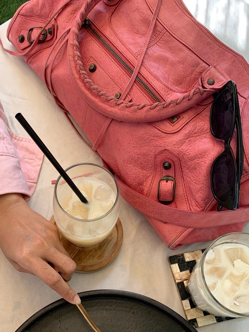 Balenciaga city pink, Barang Mewah, Tas Dompet di Carousell