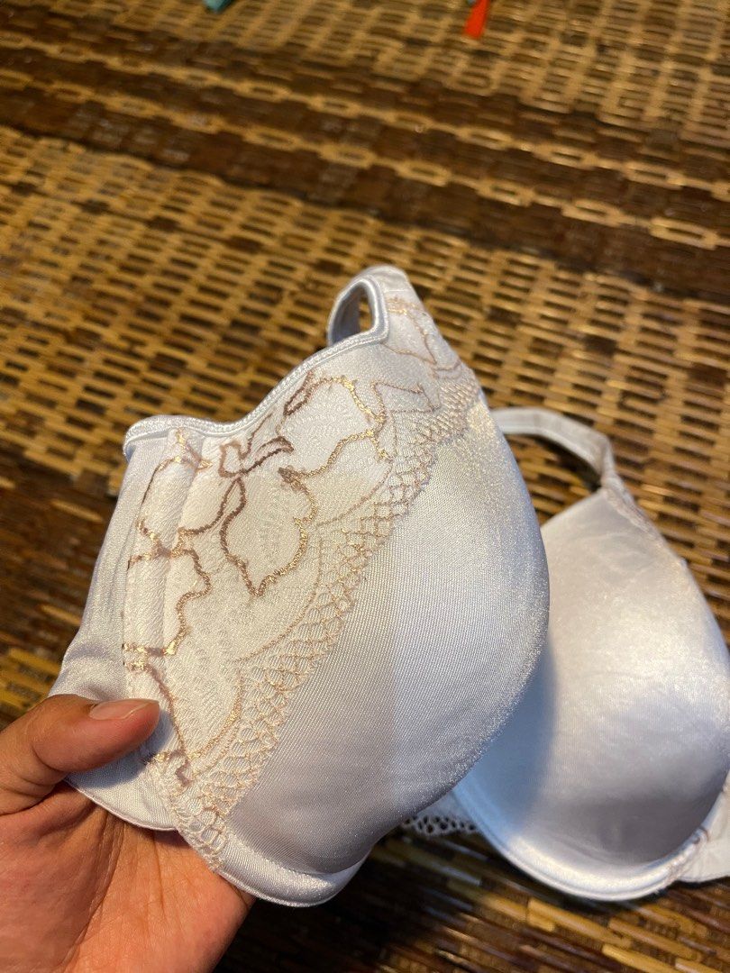 38C/40B Lilyette by Bali Unlined Bra, Women's Fashion, Undergarments &  Loungewear on Carousell