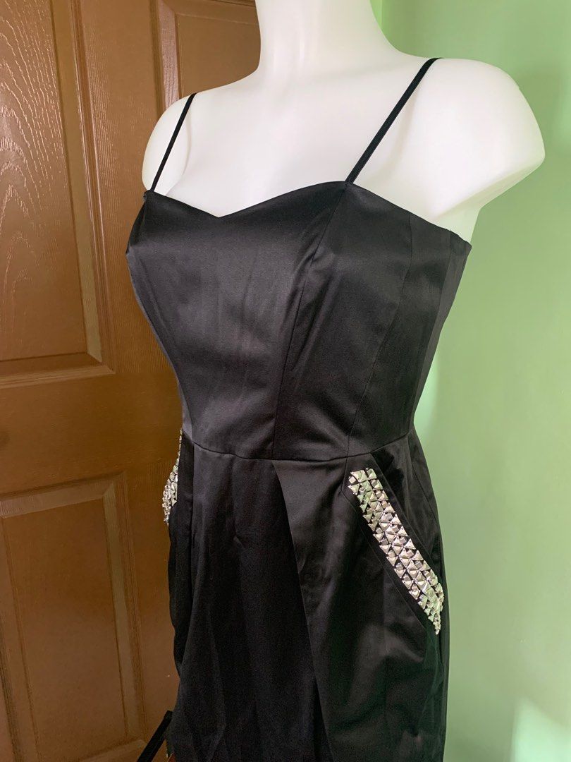 BCBG Black Mini Dress with Pockets (Category: Evening dresses & gowns) located in Quezon City. Submitted by sparklykillua (Listing ID 1210985258, Image 3). Description: BCBG Black Mini Dress with Pockets Brand New never worn still with tags Fits S 🌸 All items are authentic and from the mall 🌸 FREE SHIPPING FOR ORDERS OF P1000 & ABOVE! 🌸 Shipping from Bulacan every Friday-Sunday via J&T Express whichever you prefer 🛍 🌸 Last price posted! My c
