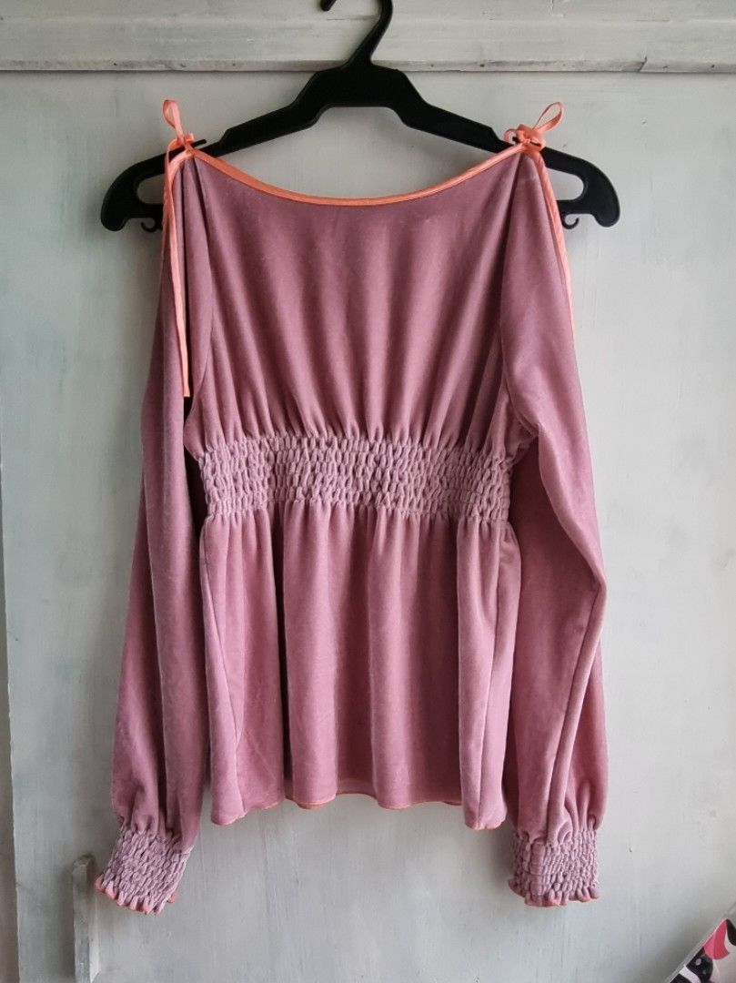 BCBGMAXAZRIA Velvet top (Category: Blouses) located in Taguig. Submitted by fruity_mint (Listing ID 1210942951, Image 1). Description: .