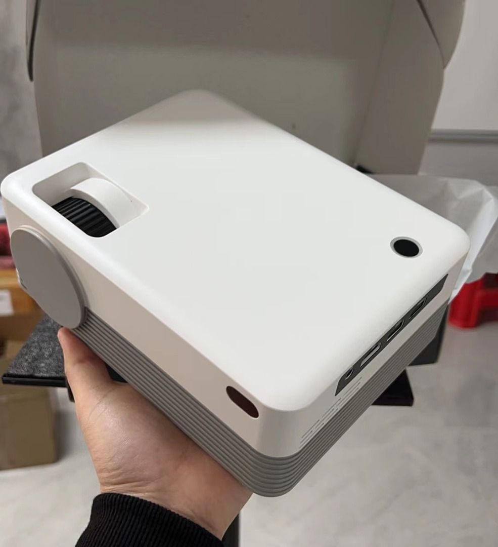 Beamo Smart Android Projector. Built in Netflix, Youtube, Screen