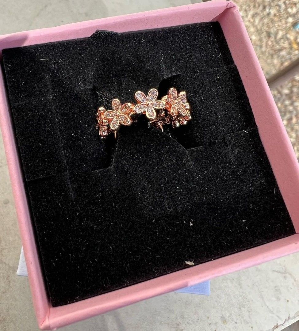 Dazzling daisy meadow ring on sale