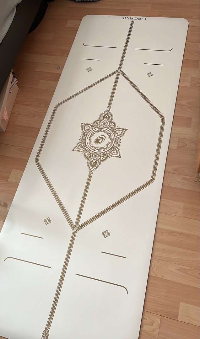 BNIB Liforme white gold FULL SIZE yoga mat, Sports Equipment, Exercise