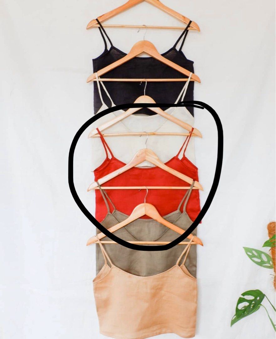 Callelily Jill Linen Top in Wine (Category: Blouses) located in Manila. Submitted by olxph_elli5512 (Listing ID 1210982326, Image 3). Description: Used 2-3x only Color is WINE (Red).