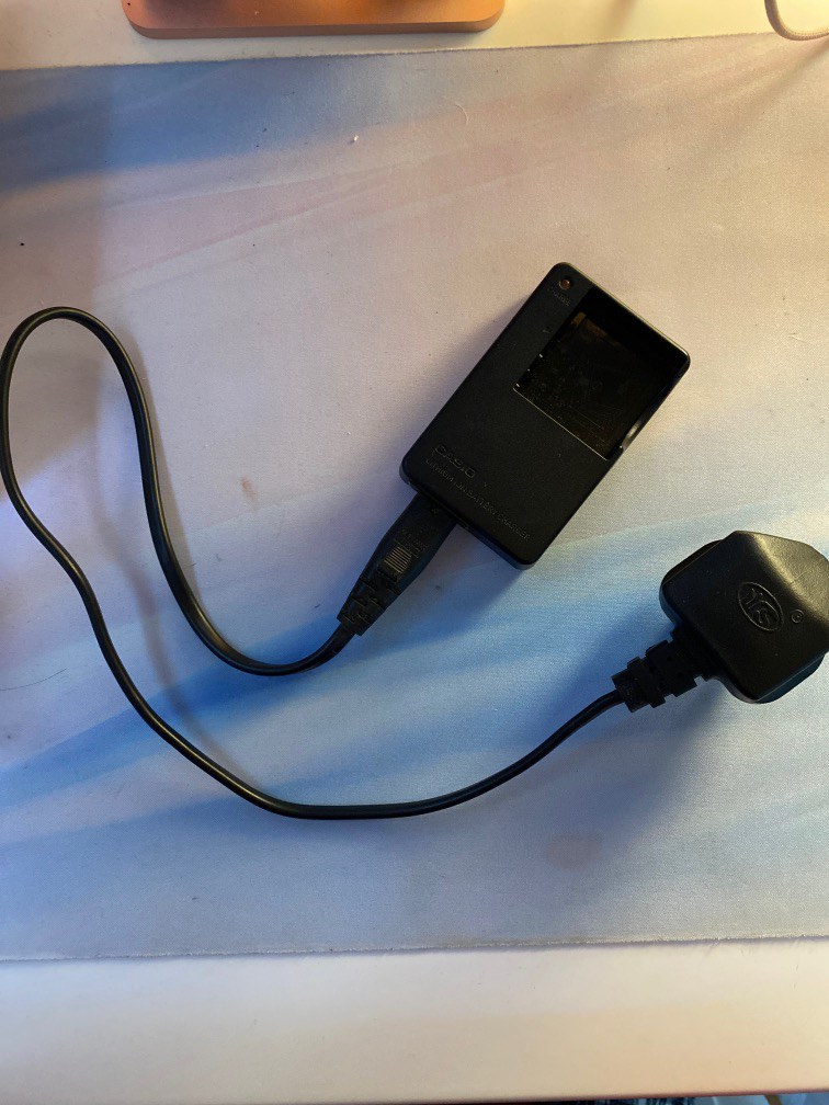casio lithium ion battery charger, 電腦＆科技, 電腦周邊及配件, 電腦充電器 Carousell