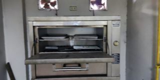 Commercial oven