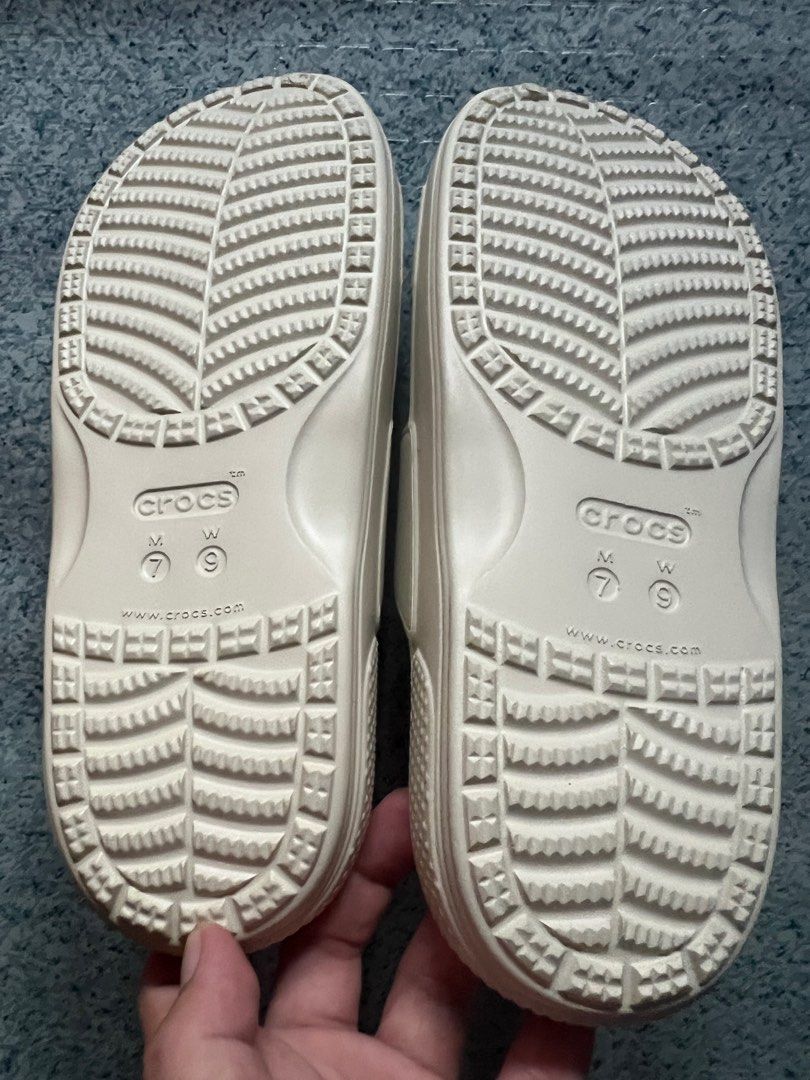 M7 size in crocs store