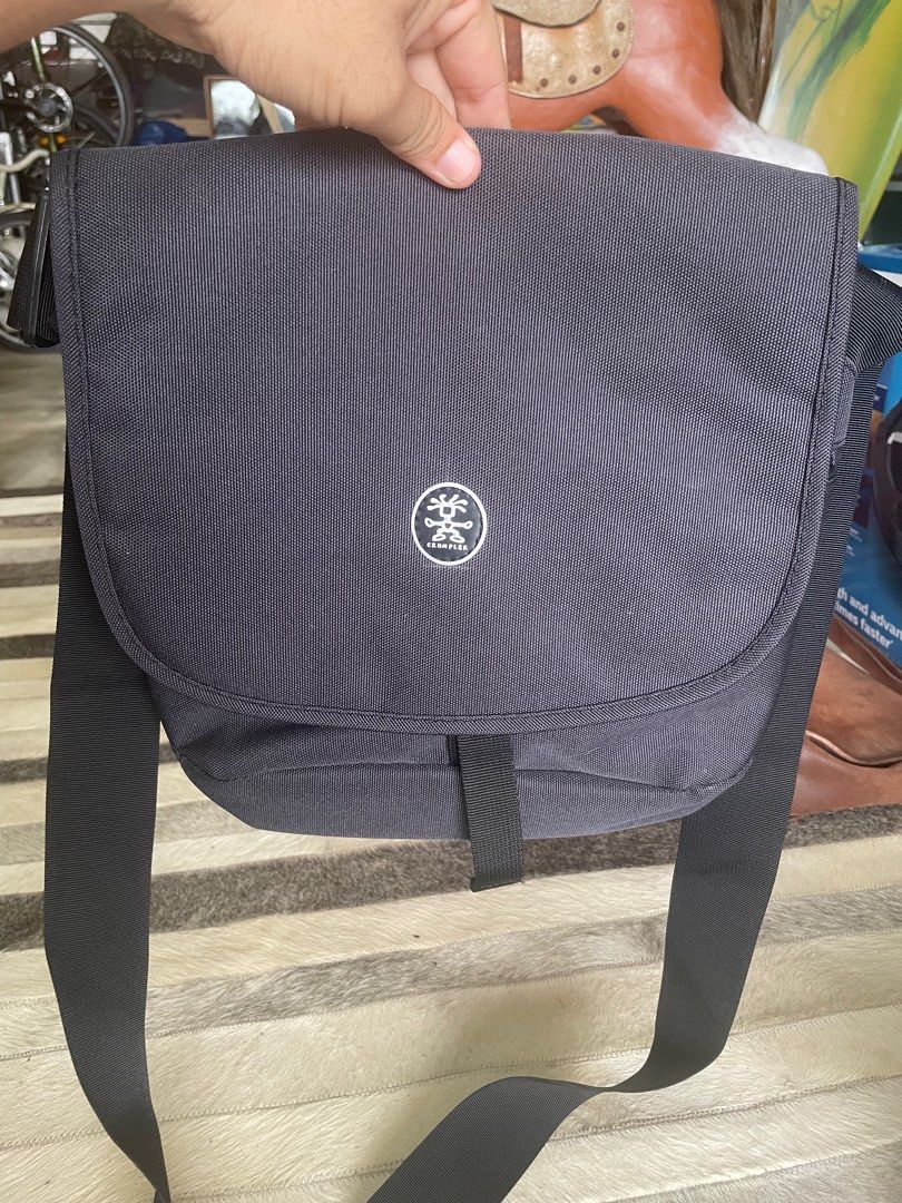 Crumpler sling bag
