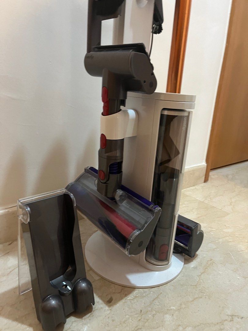 Dyson Vacuum V10, TV & Home Appliances, Vacuum Cleaner & Housekeeping