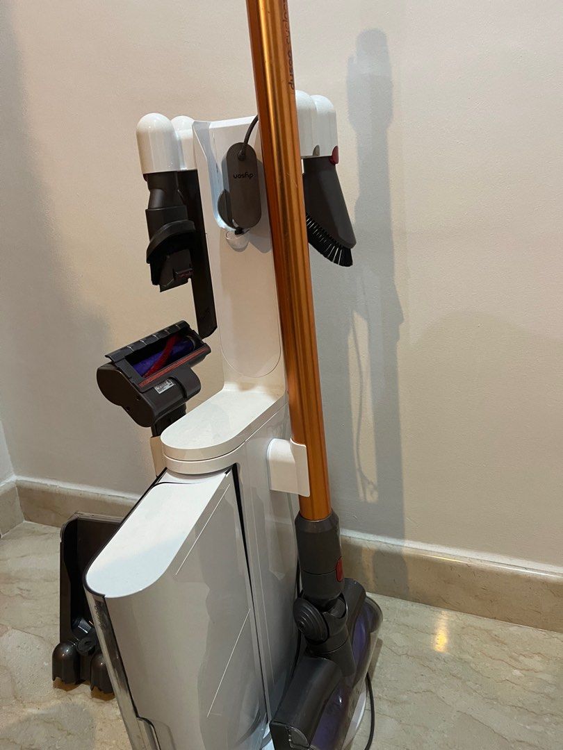 Dyson Vacuum V10, TV & Home Appliances, Vacuum Cleaner & Housekeeping