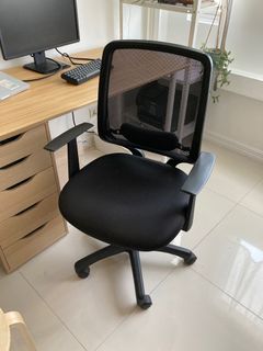 Ergonomic computer chair
