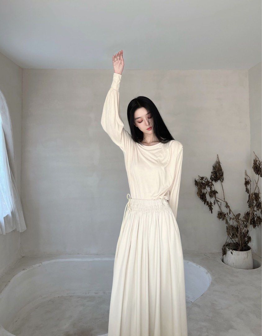 Elastic waist flowy skirt discount