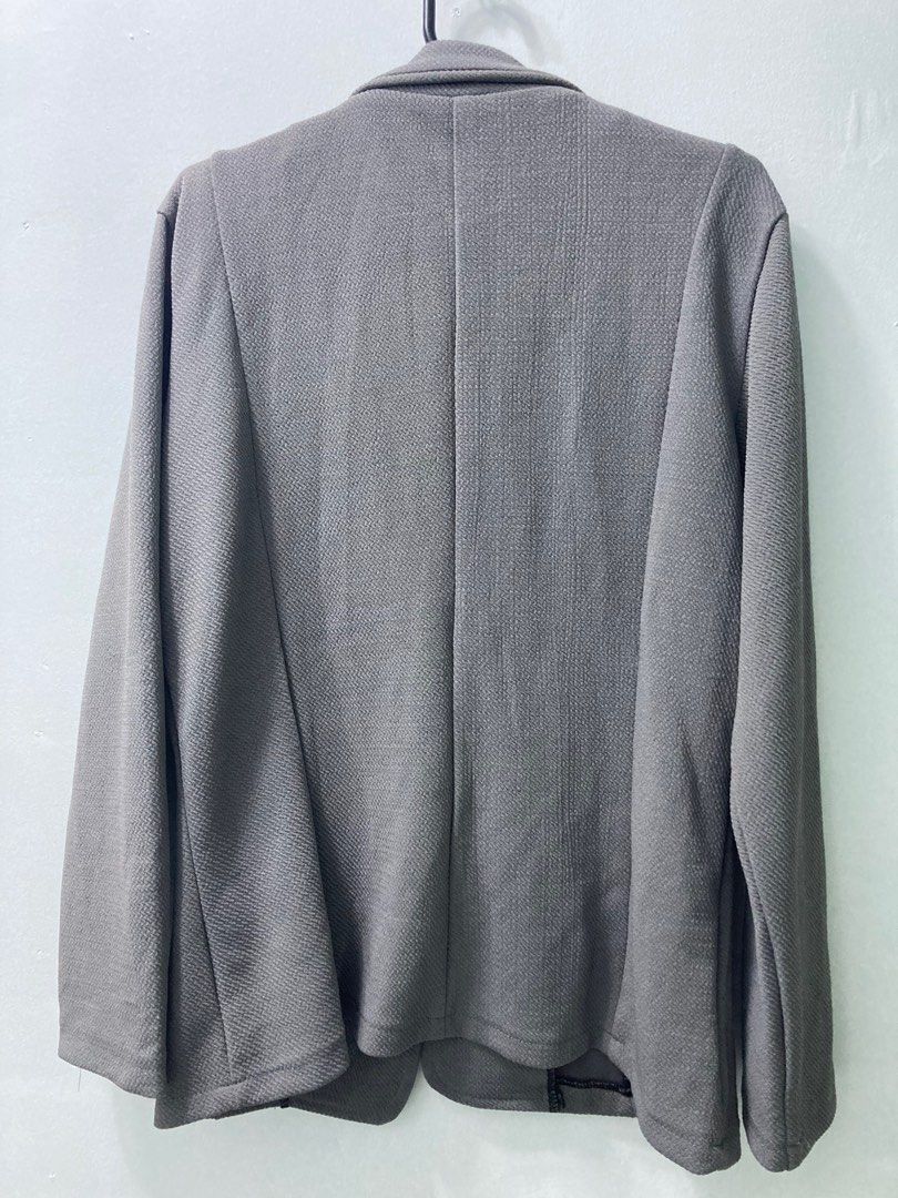 Gray Blazer Free Size (Category: Coats, Jackets and Outerwear) located in Taguig. Submitted by 9jadotcom (Listing ID 1210926705, Image 2). Description: 2026 update: still stunning, still available. Mall bought item, good quality for the price of tiangge! Bili na! - Purchased but never used cute gray blazer. Perfect for your office OOTD ensembles. Comes with one button in front, pockets are not real, just design. No issues, just never really used 
