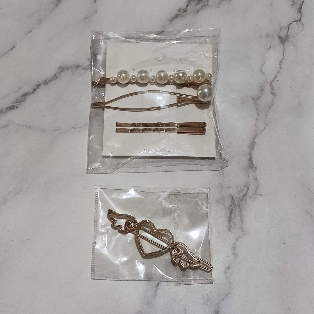 Hair accessories gift set (Category: Hair Accessories) located in Mandaluyong City. Submitted by thriftythirty (Listing ID 1210979529, Image 3). Description: Hair accessories set Comes with a gift box Inclusions: 3 scrunchies with 1 matching ribbon/twilly 5 hair clips/pins 1 bag twilly.