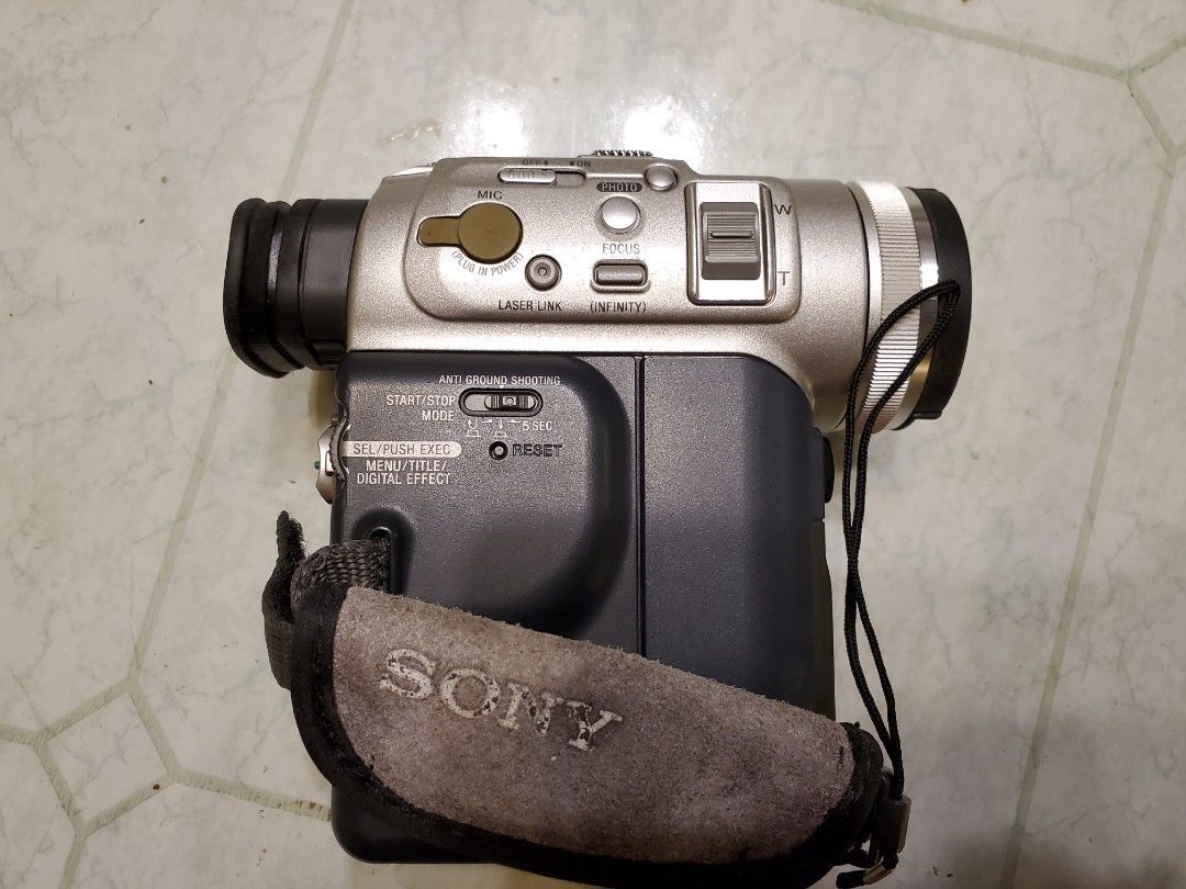 Handycam (壞 Out of order?), 攝影器材, 攝錄機 - Carousell