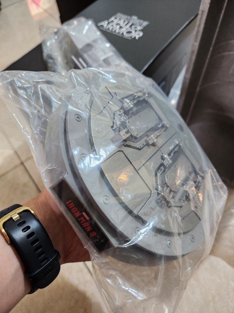 Hot Toys Iron Man 3 Hall of Armor (House Party Protocol Version