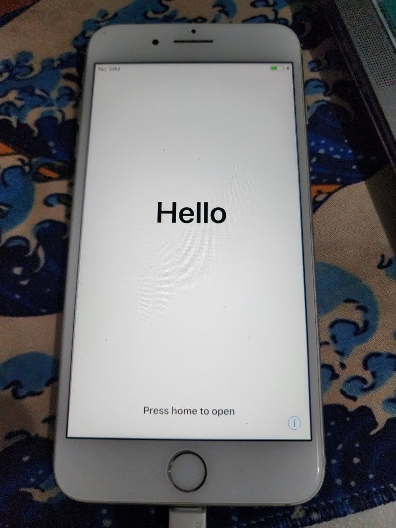 世界の人気ブランド iPhone7 Plus 32G シルバー シムフリー 新品BT100