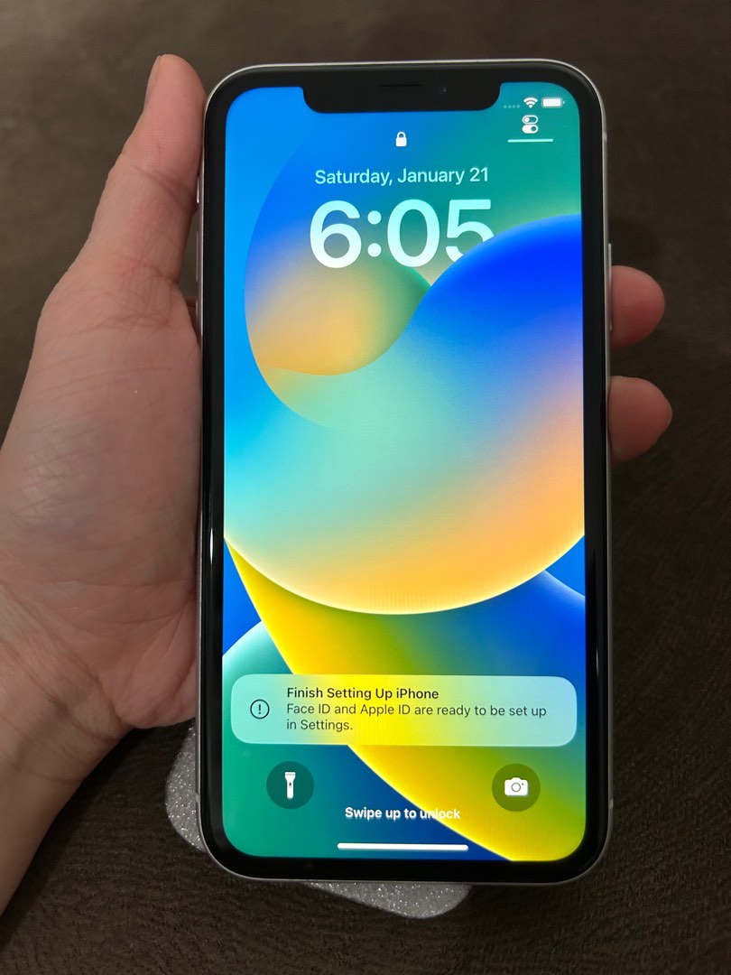 iPhone XR (White) 128GB Storage, Mobile Phones & Gadgets, Mobile