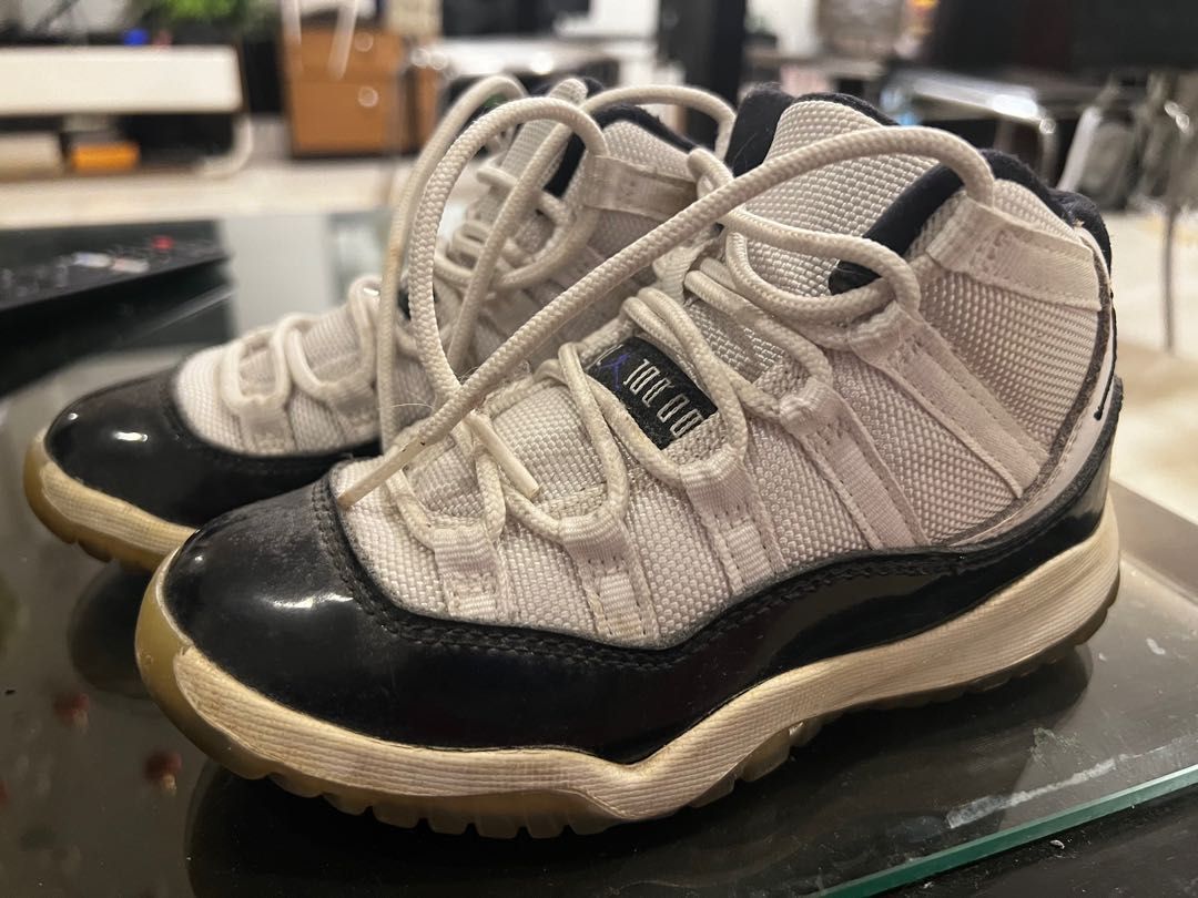 Dirty jordan 11 deals