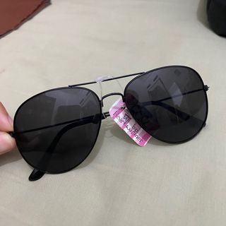 Kacamata Hitam Fashion #dijaksel #makingthebest #lebihnyaman #mauindomaret #lemarirapi #mauovo #awal2021 #women2021 #sepatudicari #brandsale #banyakpembeli #localbrand #brandlokal