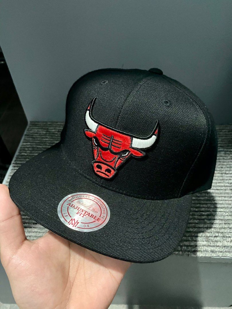 LEGIT Mitchell & Ness Chicago Bulls Snapback Cap, Men's Fashion, Watches &  Accessories, Caps & Hats on Carousell