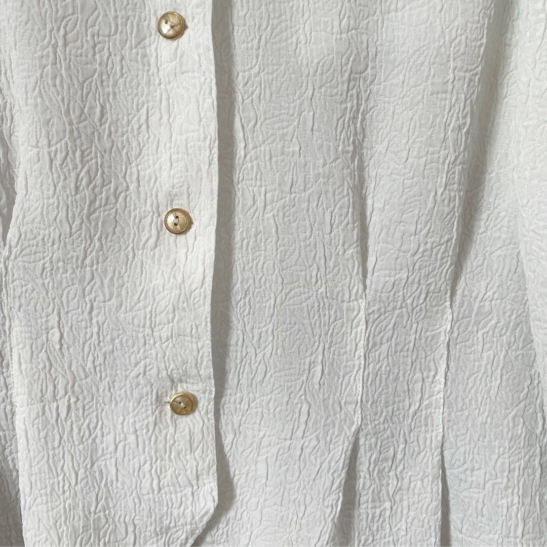 Longsleeve top from fitsyagood (Category: Blouses) located in Makati City. Submitted by justmythings_ (Listing ID 1210931991, Image 2). Description: Super pretty longsleeve top from fitsyagood pop up, with pleats 🤍 can be used as a cover up! Never used, S on tag best fits s-m Message me for more pics/when worn! MOP: Gcash/BPI transfer Delivery fee shouldered by buyer, via ggx, lalamove or grab delivery 🤍.