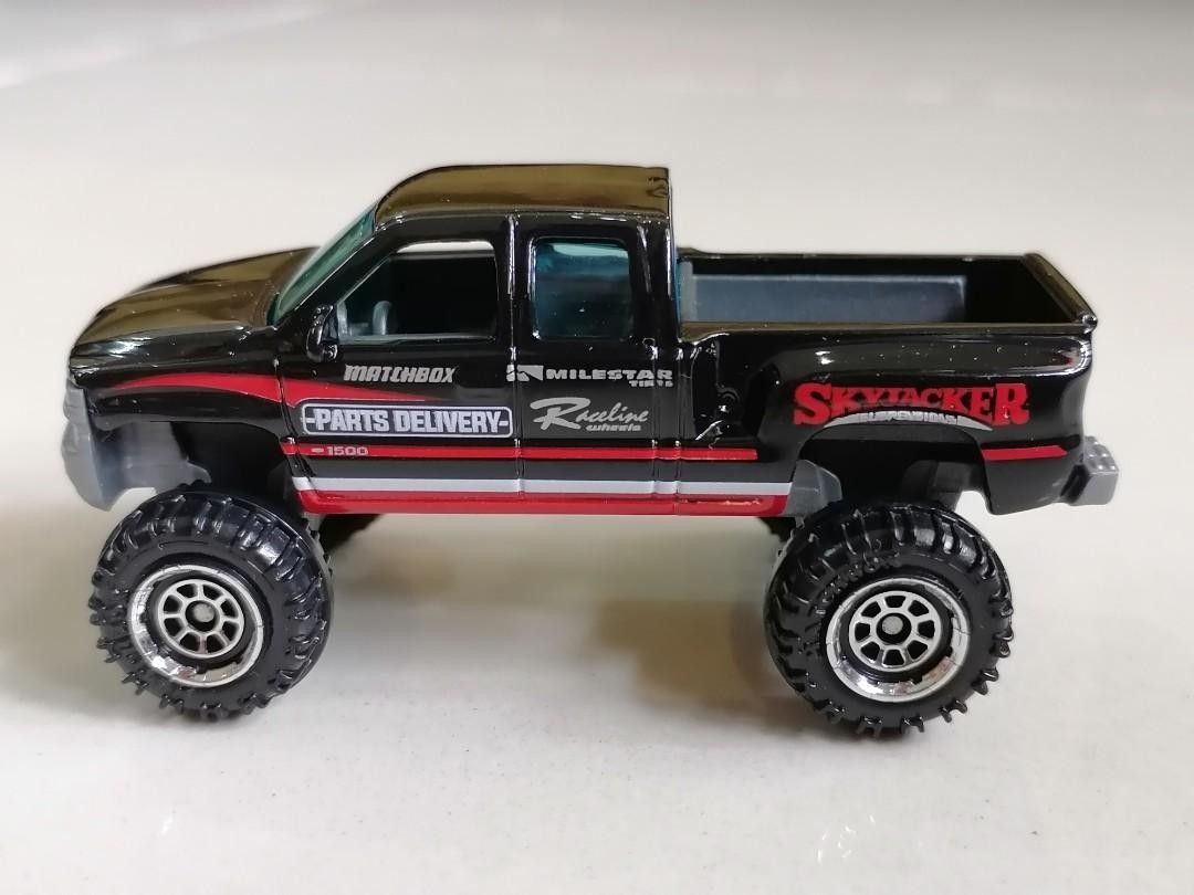 Matchbox 2021 5 Pack City Drivers 1999 Chevy Silverado 4x4 Black