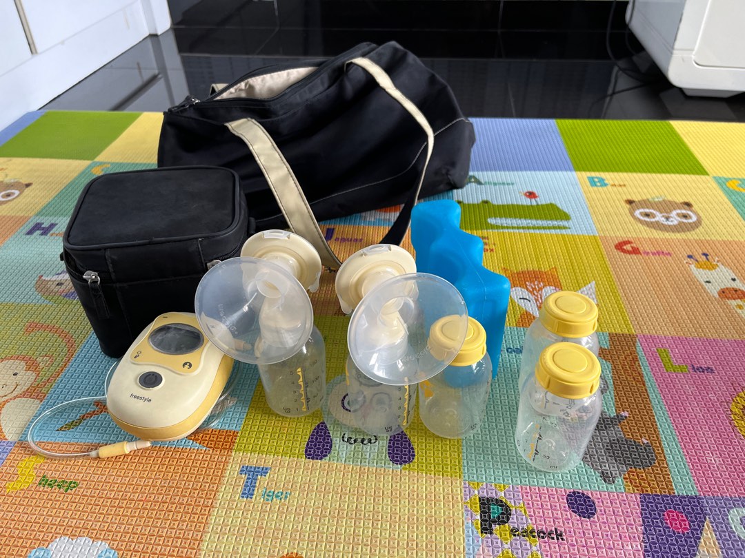 Medela Freestyle Pump and Accessories, Babies & Kids, Nursing & Feeding