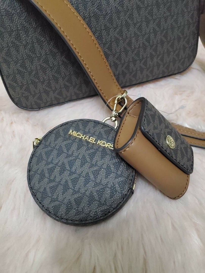 Michael Kors Jet Set Travel Small Crossbody With Tech Attached Leather Bag,  Luxury, Bags & Wallets on Carousell