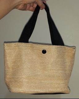 Minimalist top handle bag- Black