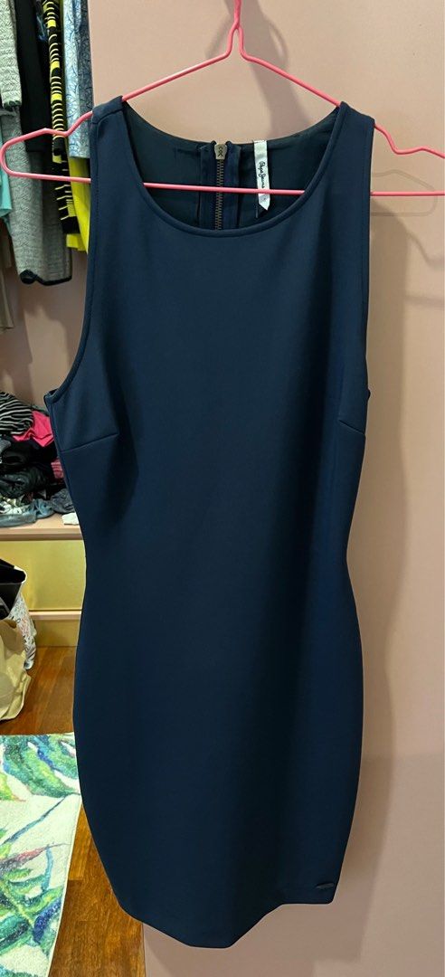 Pepe Jeans Bodycon Mini (Category: Dresses) located in Petaling Jaya. Submitted by nadia_jamil79 (Listing ID 1211028407, Image 1). Description: Very flattering body on mini in deep deep blue. Great to party in and accentuates the figure perfectly. Soft stretch material. .