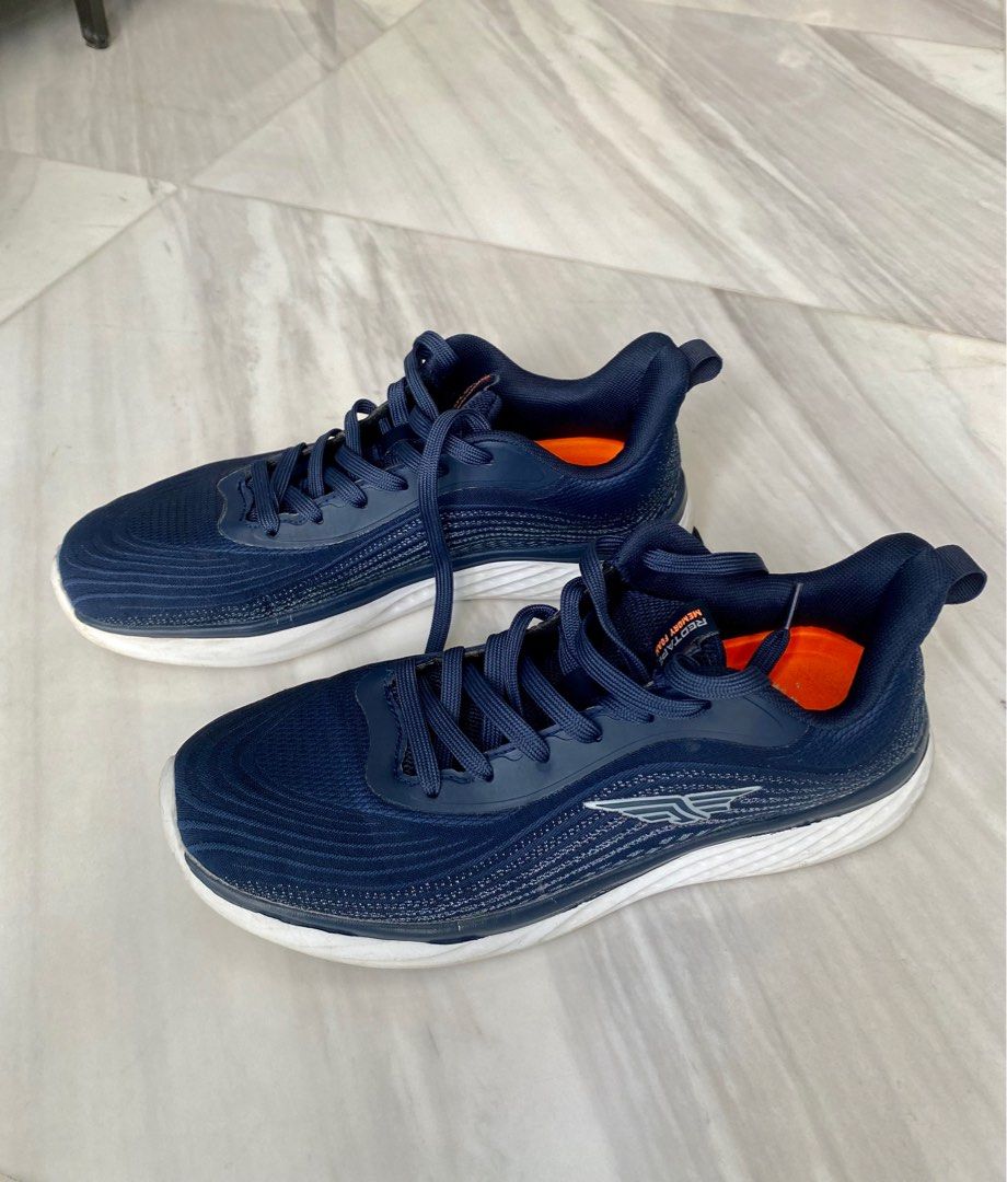 Red tape deals blue running shoes