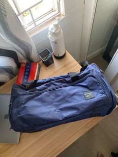 Reebok Gym Duffle Outdoor Sports Large Shoulder Bag with slot of shoes and zipper inside and out