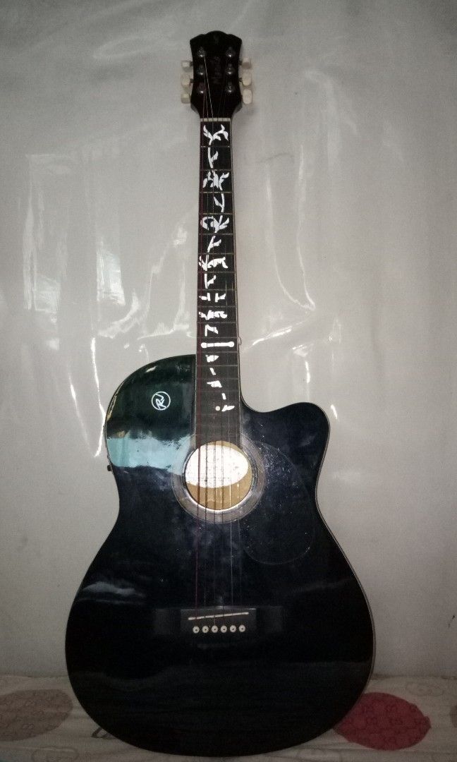 RJ acoustic guitar with builtin tuner and pickup, Hobbies & Toys