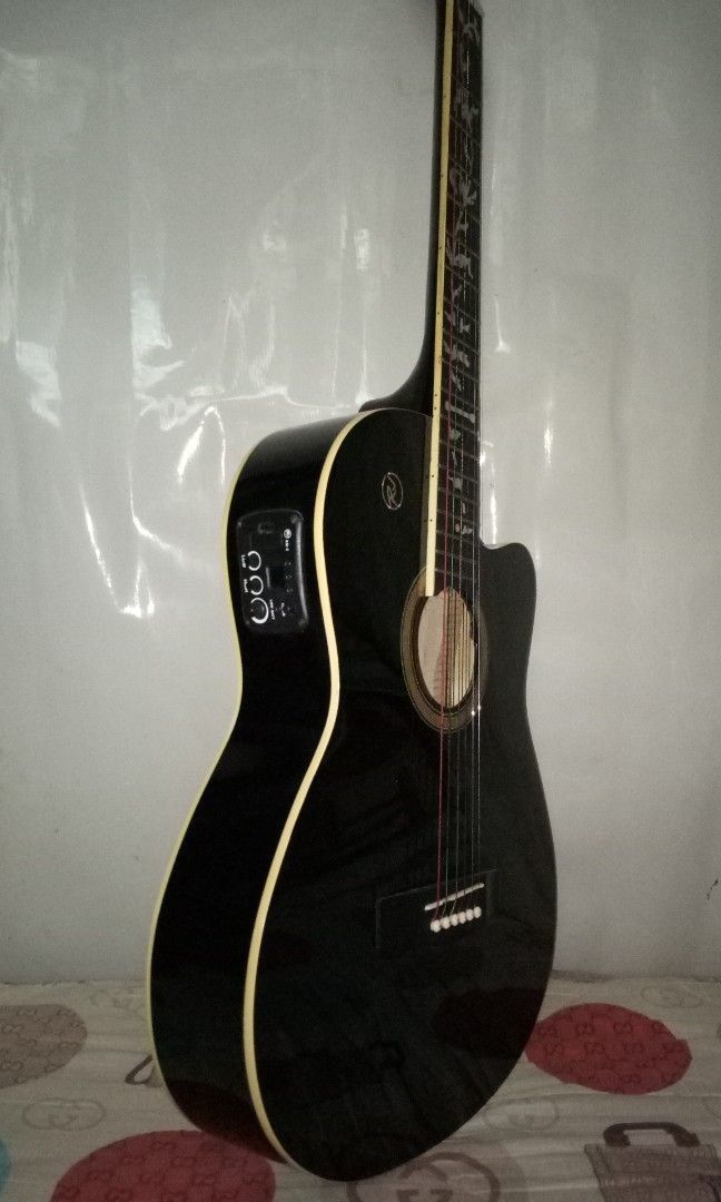 RJ acoustic guitar with builtin tuner and pickup, Hobbies & Toys