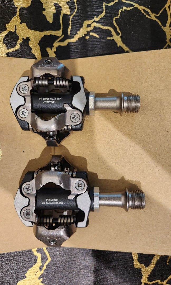 Shimano Deore XT PDM8000 SPD Pedals comes with 2 sets cleats SMSH51
