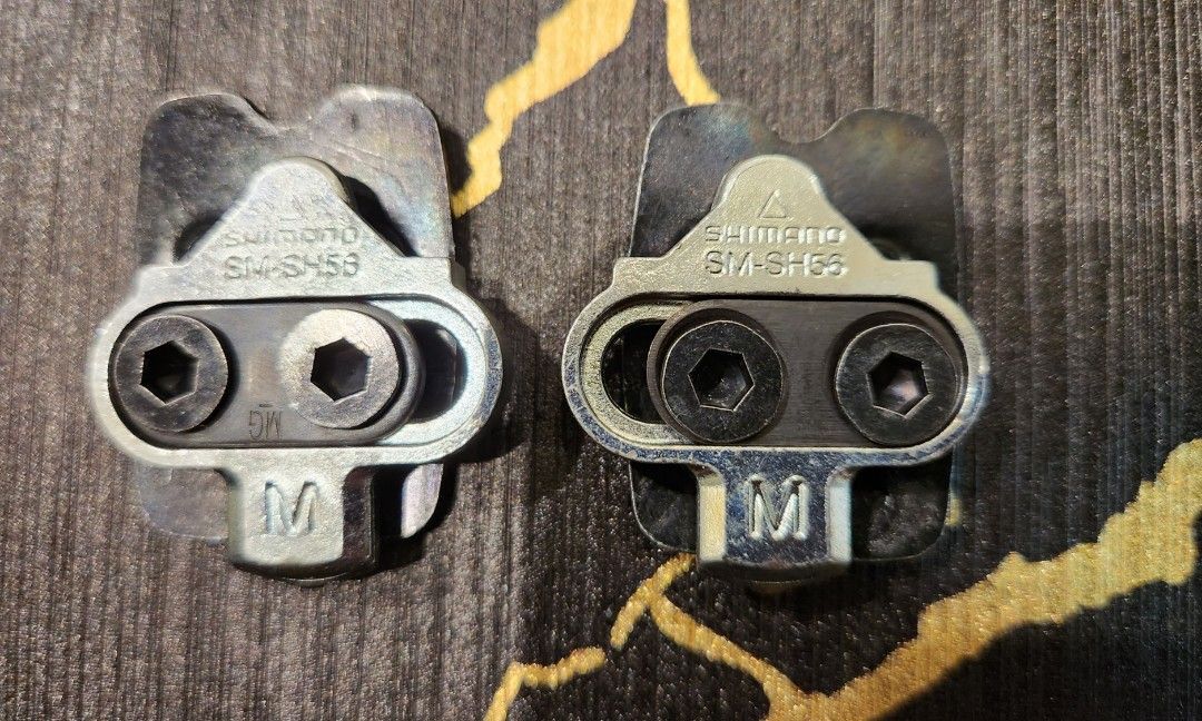 Shimano Deore XT PDM8000 SPD Pedals comes with 2 sets cleats SMSH51