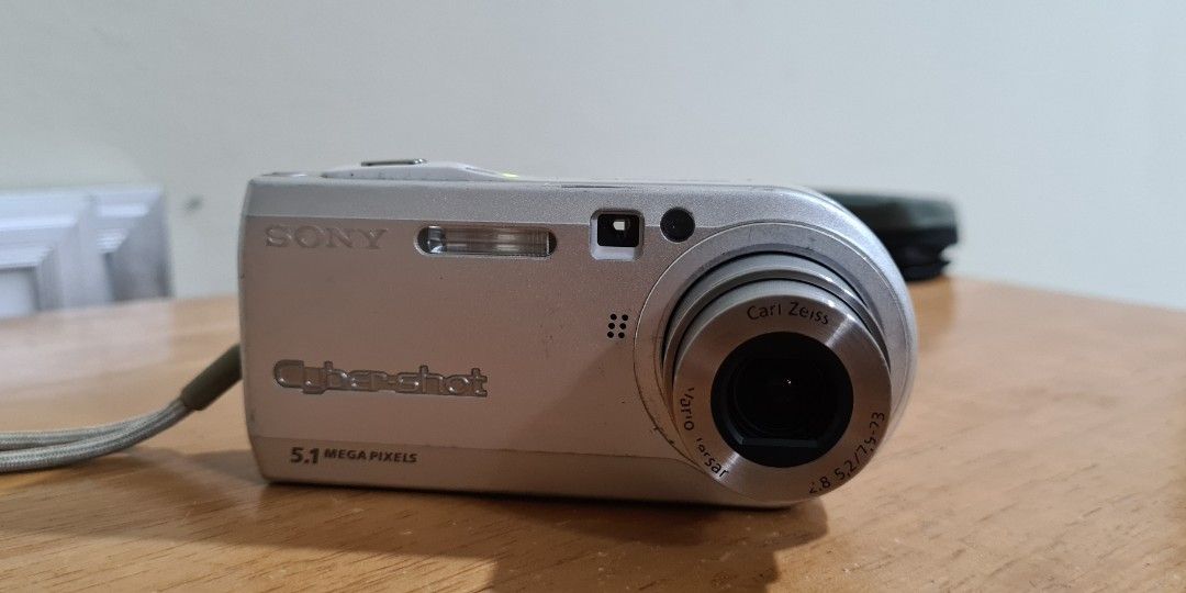 Sony cybershot DSCP100, Photography, Cameras on Carousell