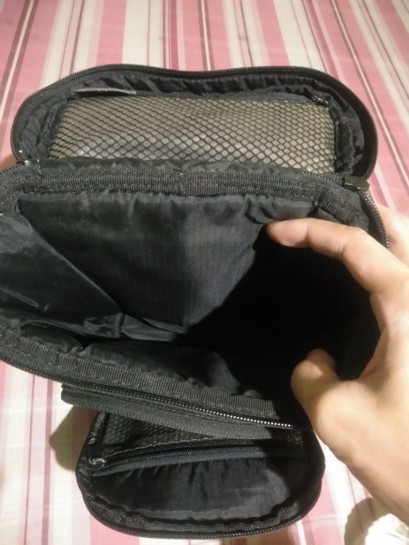 Tenba Camera Bag (Category: Camera Bags & Carriers) located in Taguig. Submitted by castlecrest (Listing ID 1210994819, Image 3). Description: Camera Bag Brand: Tenba.
