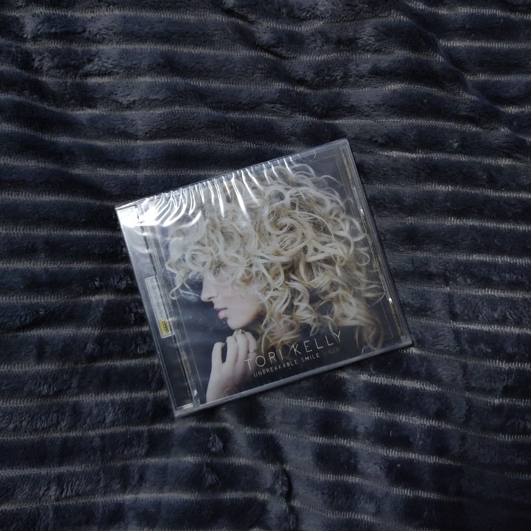 TORI KELLY - UNBREAKABLE SMILE ALBUM, Hobbies & Toys, Music & Media