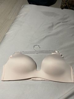 (Category: ) located in . Submitted by closet.cleanup (Listing ID 1210984416, Image 1). Description: .